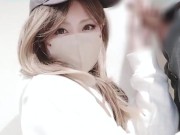 【玄関で腹射】洗面所の後は玄関でセックス　ラストは腹にフィニッシュ！ - Screenshot 11 of 16 - 日本人