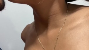 Juego a los besitos con mi y me termina conjiendo y llenando de leche