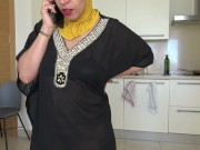 شرموطة محترفة تنصح بنت عزبة كيف تنيك من الخلف 9/16