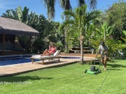 Mi jardinero es inutil, pero le gusta follarme bien duro mientras mi marido descansa 3/16