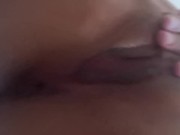 Latina calentona se toca a escondidas de sus padres 8/16