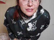 Heisse latina erniedrigt deinen kleinen Schwanz und vergleicht ihn mit ihrem dicken strap on Schwanz 3/16