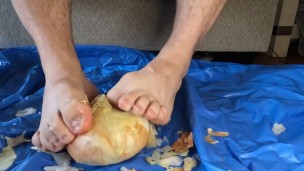 Man Toes Peels An Onion ASMR