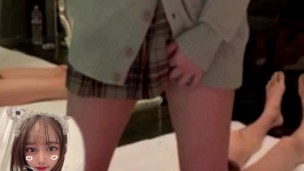 卒業したての女子〇生のおしっこを飲めて幸せそうな変態男