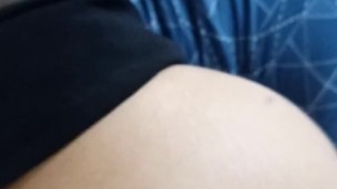 Mi VECINA ENTRA EN MI CUARTO ME PILLA VIENDO PORNO Y TERMINA FOLLANDO