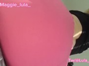 Otaku en calzita mostrando la Tanga