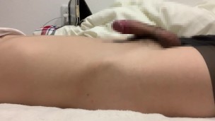 【既婚リーマン】性欲旺盛な学生時代に撮影した電マ挟み込み快感オナニーです！大量射精！