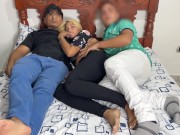 Mi Amigo me Invito aver Pelicula junto a su Novia pero su Novia esta con el Culo hacia mi Lado y no 2/16