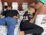 Mi Amigo me Invito aver Pelicula junto a su Novia pero su Novia esta con el Culo hacia mi Lado y no 6/16