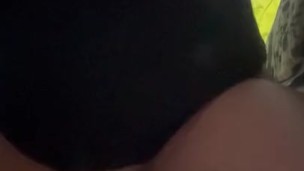 Juega con su dildo súper chachonda