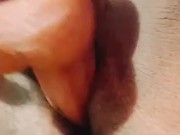 Peludita se masturba con dildo súper rico