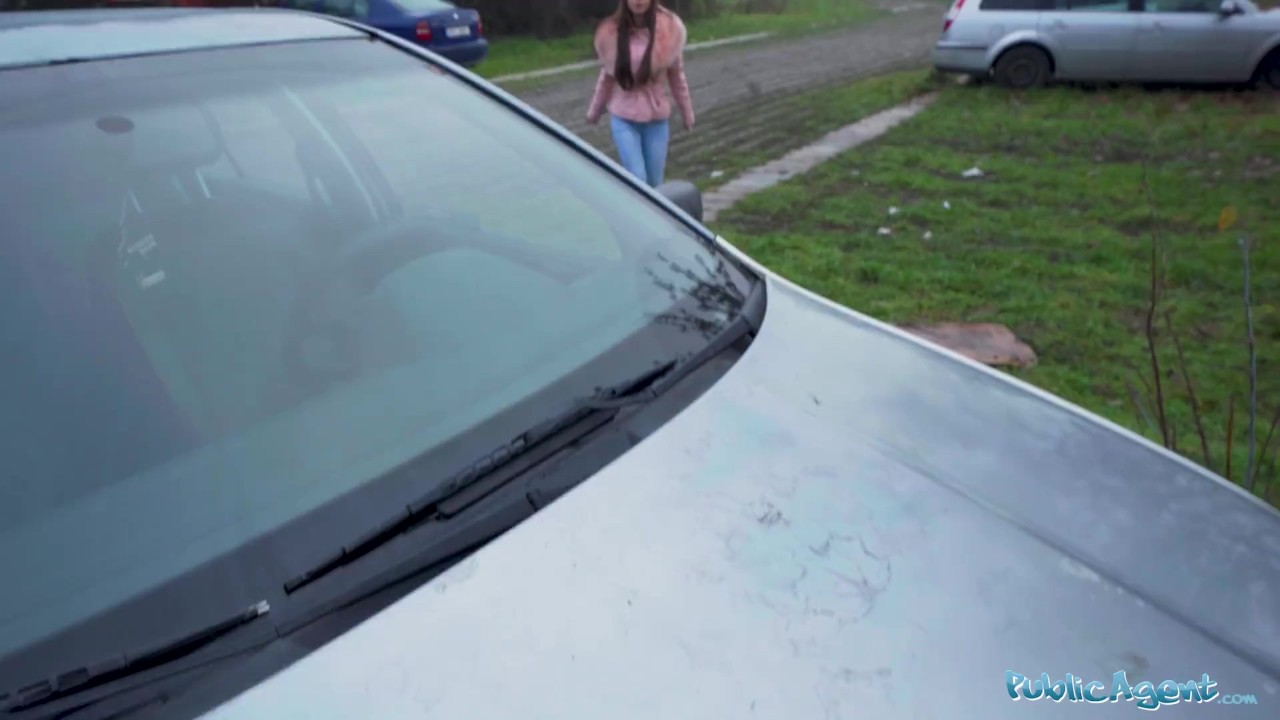Public Agent Brunette hottie lends him her pussy when the sex dummy is not good enough - 無料セックスビデオ - RedTube