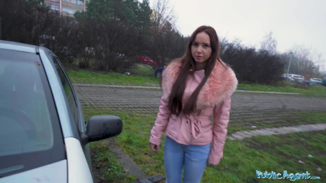 Public Agent Brunette hottie lends him her pussy when the sex dummy is not good enough - 無料セックスビデオ - RedTube