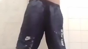 polla palpitante gime mientras se masturba solo