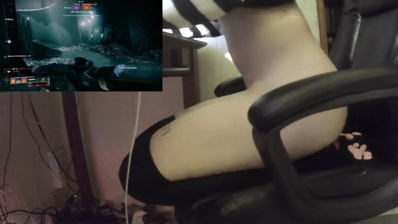 Femboy plays Destiny while riding dildo