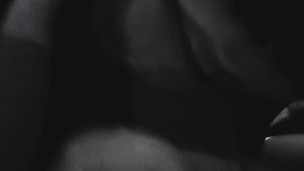 Engaño a mi mejor amiga para que me chupe la polla