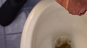 1min Toilet Pissing