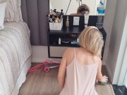 LOIRA GOSTOSA LIMPA TUDO E MOSTRA A BUNDA 15/16