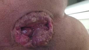 Squeezing Cum from my loose hole