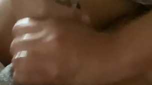 cleaning girl gives me a handjob 🤤🍆