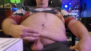 Bear edges and cums on furry belly