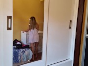 LOIRA GOSTOSA LIMPANDO E MOSTRA A BUNDA 12/16