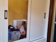 LOIRA GOSTOSA LIMPANDO E MOSTRA A BUNDA 8/16