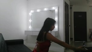 el enano de mi hermanastro me ve haciendo tiktoks desnuda y para que no diga nada le chupo la verga