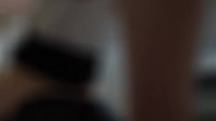 がに股でしゃがみこんで男のちんこを卑猥な音を立ててしゃぶり上げるスーツOL