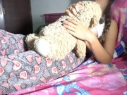 HERMANASTRO me pilla masturbándome con el peluche 2/16