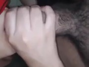 Chupando el pene grande de mi vecino antes que venga su mujer,  que rico sacarle la leche 🔥😈🤤 10/16