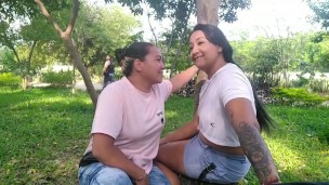 salgo con michell al jardín y me chupa la verga debajo de un árbol luego se monta encima y follamos