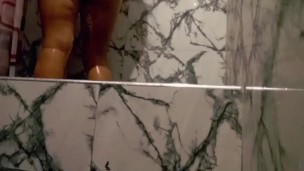 Duchándome, porque hace mucho calor 🥵🥵🥵