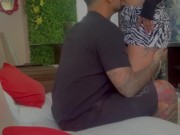 Sentando na intenção de explodir o pau dele com a minha buceta  💦😮‍💨💥 1/16