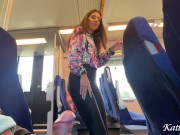 Незнакомец показал мне свой член в поезде и я отсосала на публике 8/16