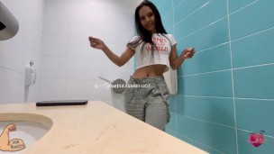 sexo en centro comercial con mi compañera de estudio
