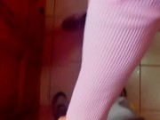 Encuentro compañera de piso haciendo algo malo y termina llena de leche