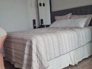 LOIRA GOSTOSA SOLO VARRENDO QUARTO MOSTRA A CALCINHA 5/16