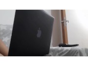 fica vendo filme porno da safadona da loira 2/16