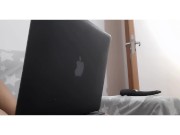 fica vendo filme porno da safadona da loira 3/16