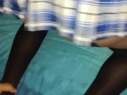 Mi hermosa putita colegiala me enseña su rico culo y su tanga