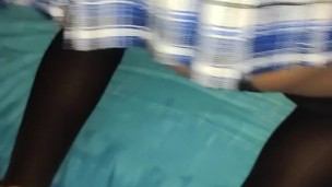 Mi hermosa putita colegiala me enseña su rico culo y su tanga