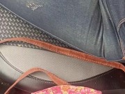 Vamos de visita dónde un amigo de mi esposo y me lo termino follando (esposo cornudo) 1/16