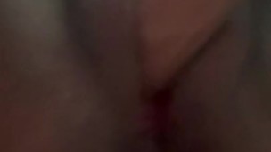 Me caliento con mi dildo