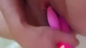 Rub and finger my pussy until I squirt