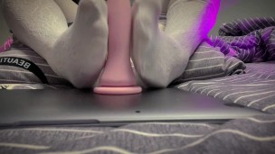 XZZ03：每天最喜欢的事情就是用自己的白袜子自慰了～