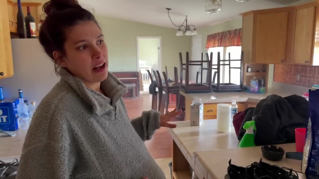 Trying to get a better deal from the pregnant landlord - RedTube