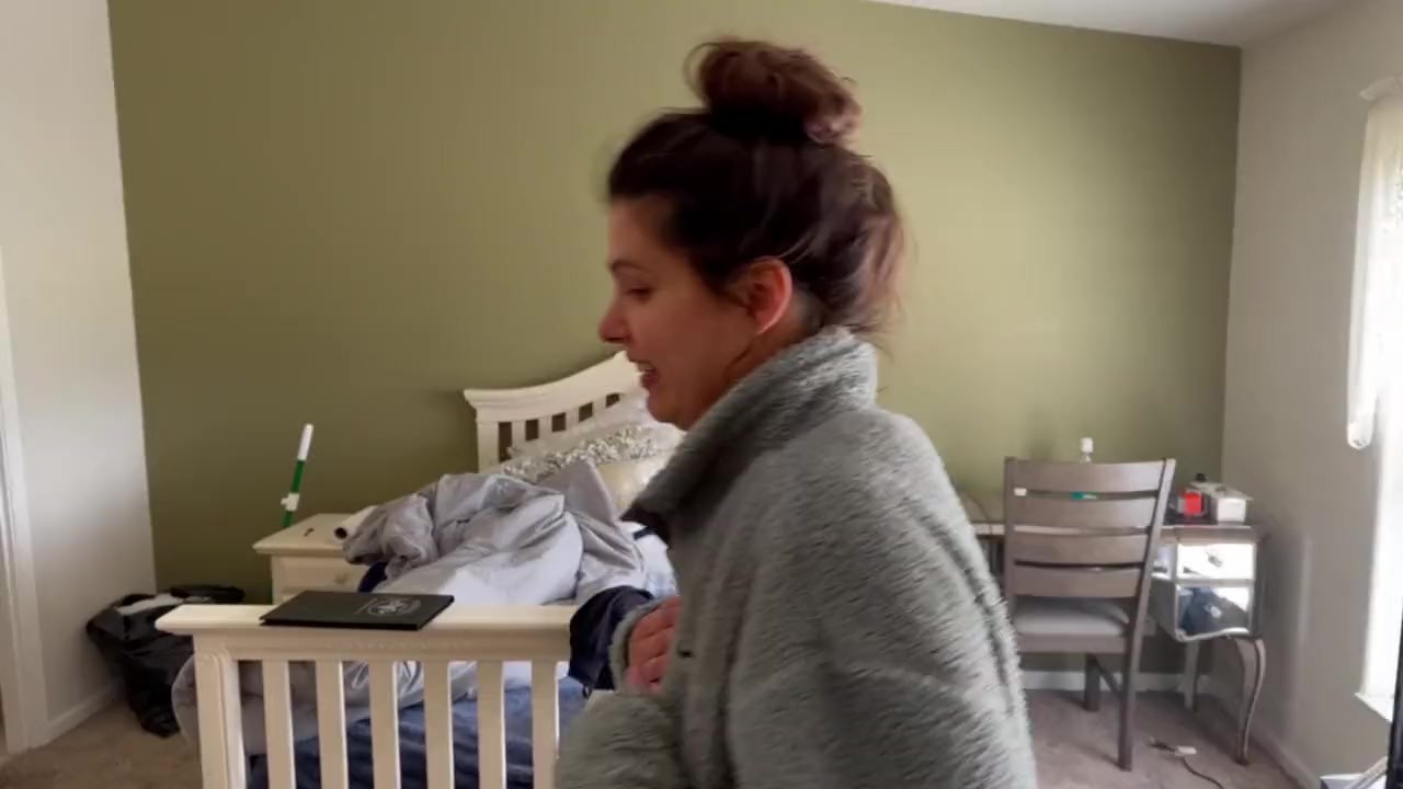 Trying to get a better deal from the pregnant landlord - RedTube