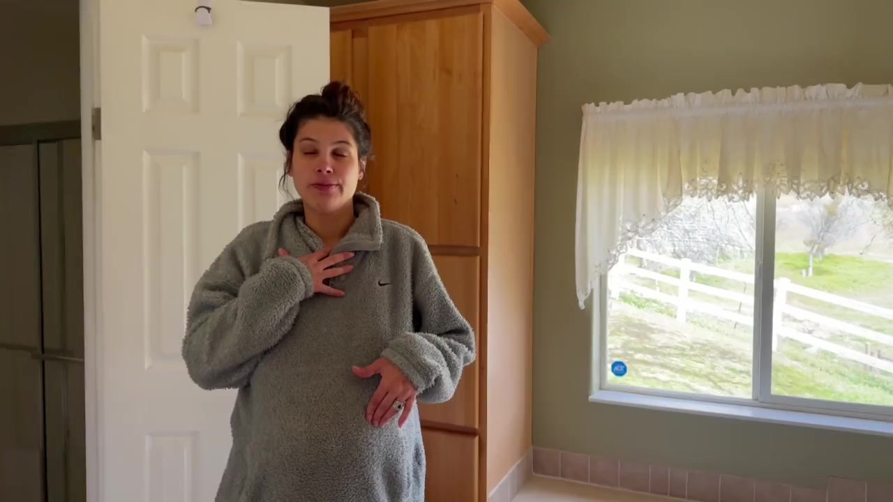 Trying to get a better deal from the pregnant landlord - RedTube