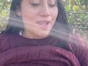 Voy al bosque por leña y me quedo atorada en el auto y un leñador que pasaba por ahí me ayuda así 16/16